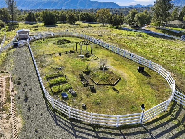 43319 Leach Rd, Ahwahnee, CA 93601