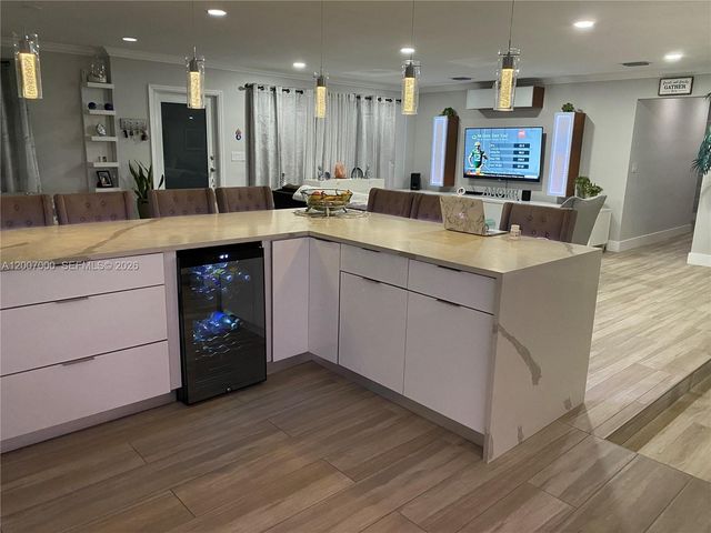 428 N Crescent Dr, Hollywood, FL 33021