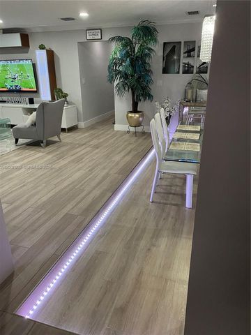 428 N Crescent Dr, Hollywood, FL 33021