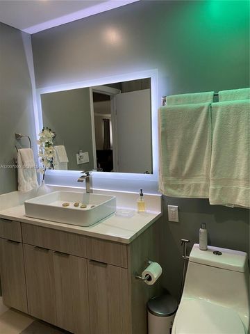 428 N Crescent Dr, Hollywood, FL 33021