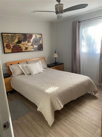 428 N Crescent Dr, Hollywood, FL 33021