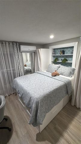 428 N Crescent Dr, Hollywood, FL 33021