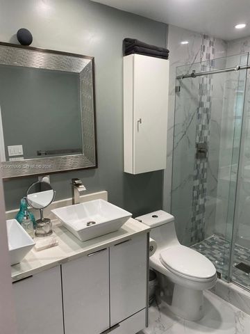 428 N Crescent Dr, Hollywood, FL 33021