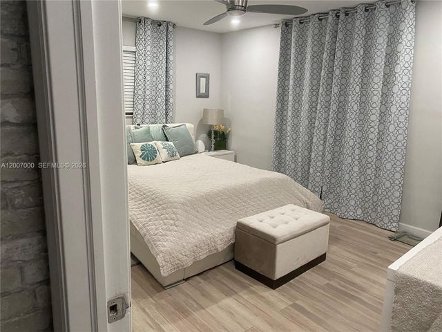 428 N Crescent Dr, Hollywood, FL 33021