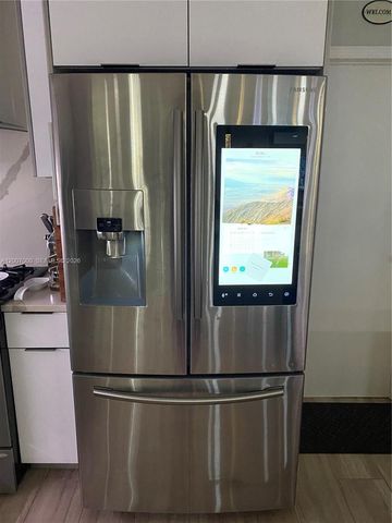 428 N Crescent Dr, Hollywood, FL 33021