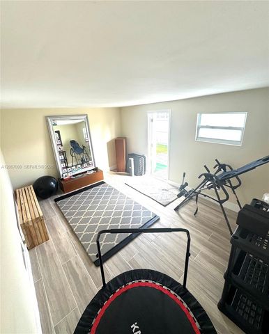 428 N Crescent Dr, Hollywood, FL 33021