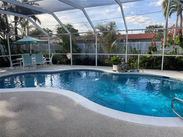 428 N Crescent Dr, Hollywood, FL 33021