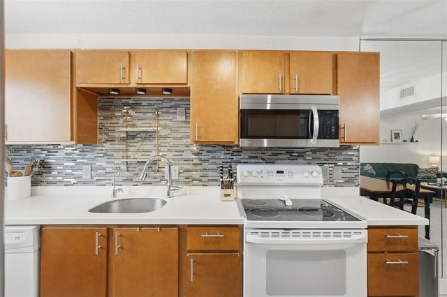 107 114TH AVENUE N, St Petersburg, FL 33716