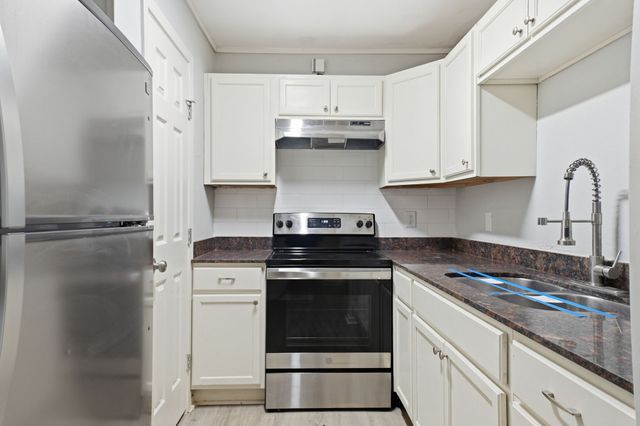 233 Creek Cove Drive, Dallas, TX 75217