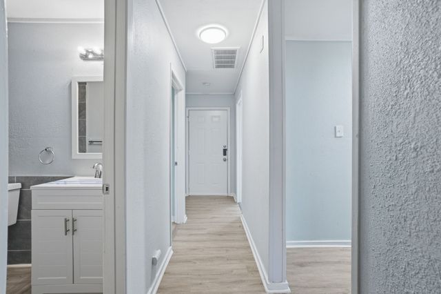 233 Creek Cove Drive, Dallas, TX 75217