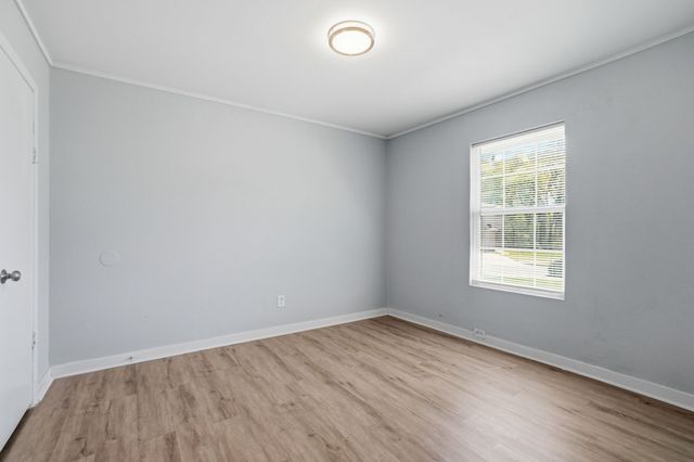 233 Creek Cove Drive, Dallas, TX 75217