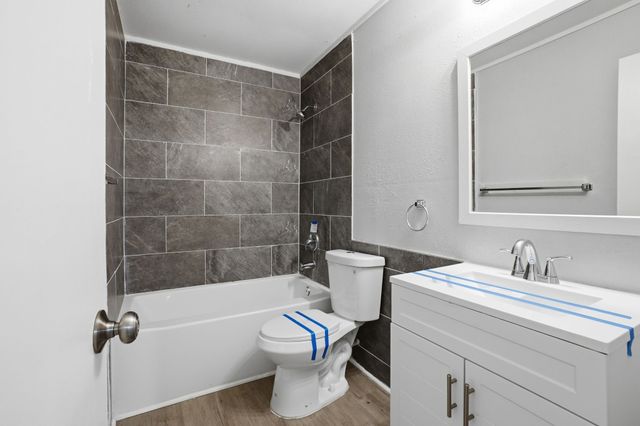 233 Creek Cove Drive, Dallas, TX 75217