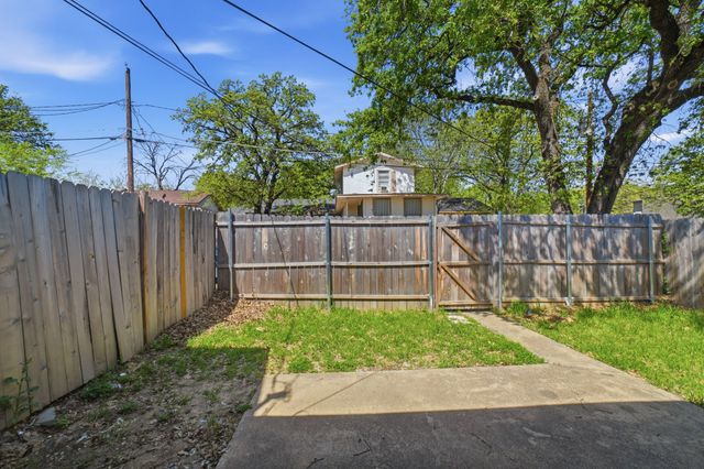 233 Creek Cove Drive, Dallas, TX 75217