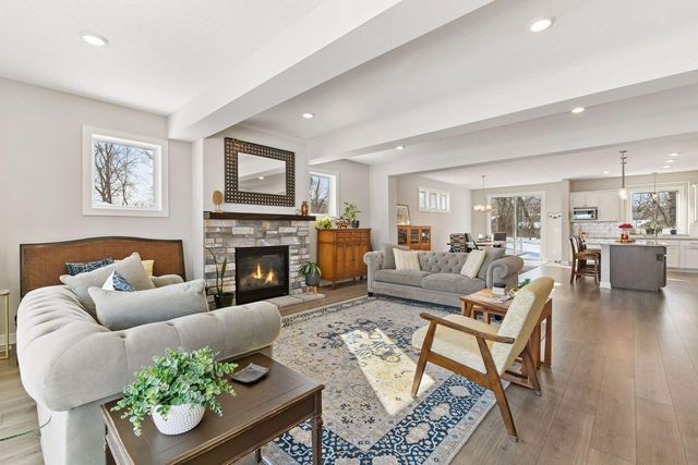 7465 Glengarry Place, Eden Prairie, MN 55344