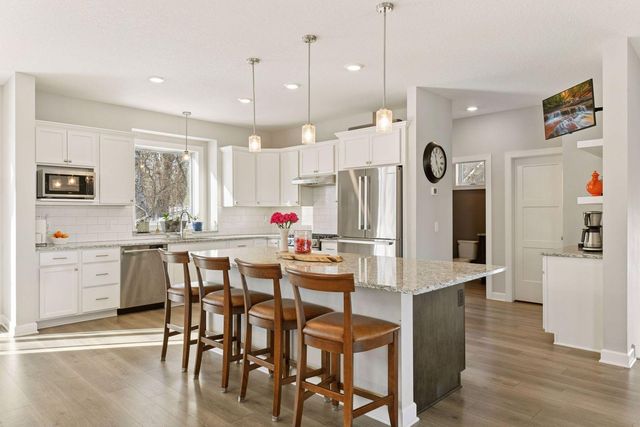 7465 Glengarry Place, Eden Prairie, MN 55344