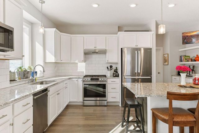 7465 Glengarry Place, Eden Prairie, MN 55344