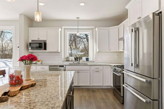 7465 Glengarry Place, Eden Prairie, MN 55344