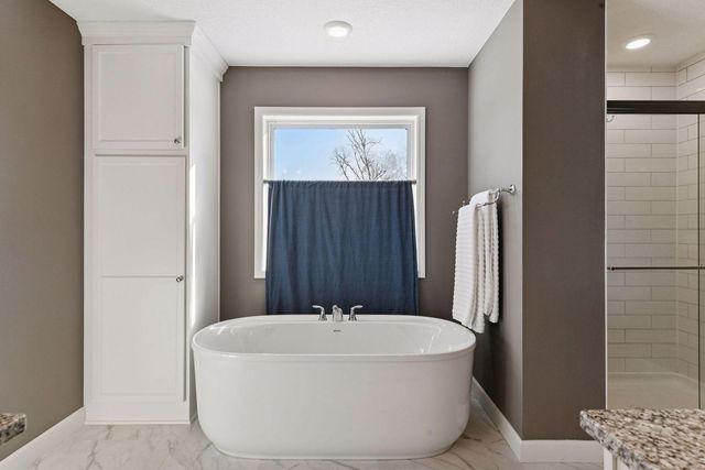 7465 Glengarry Place, Eden Prairie, MN 55344