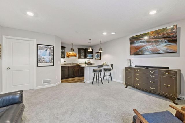 7465 Glengarry Place, Eden Prairie, MN 55344