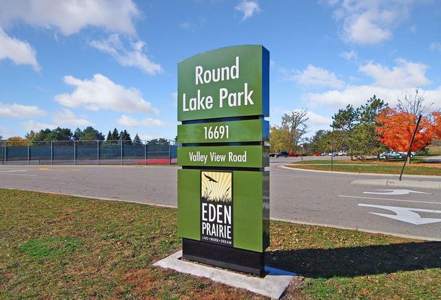 7465 Glengarry Place, Eden Prairie, MN 55344