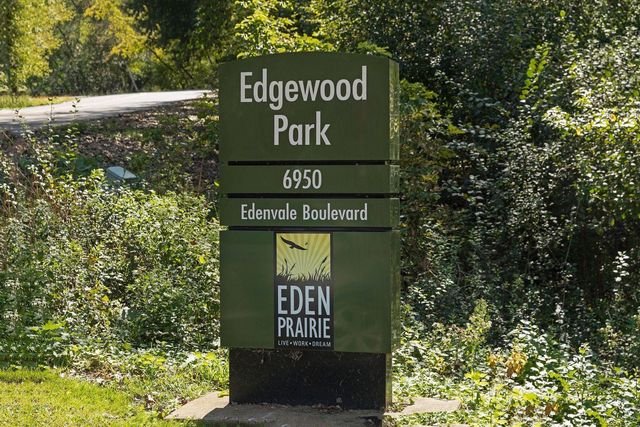 7465 Glengarry Place, Eden Prairie, MN 55344