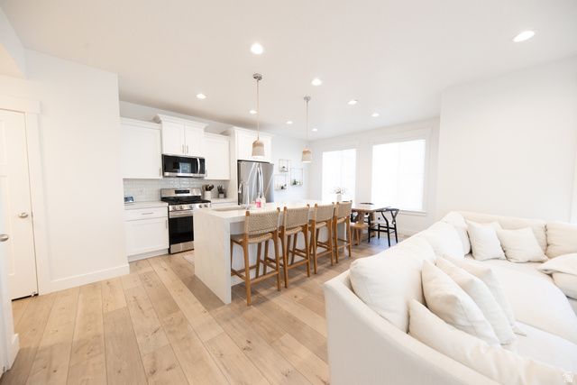 1404 E RUSTIC WOOD CT, Sandy, UT 84092