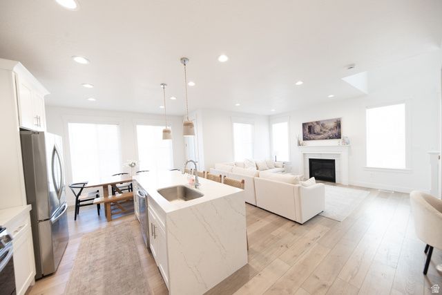 1404 E RUSTIC WOOD CT, Sandy, UT 84092