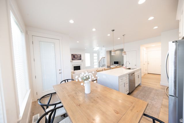 1404 E RUSTIC WOOD CT, Sandy, UT 84092