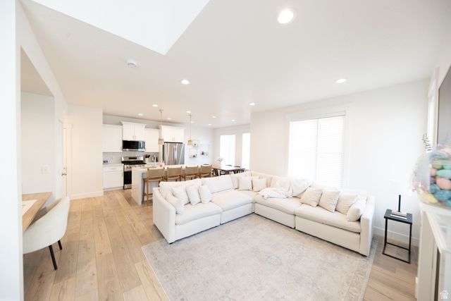 1404 E RUSTIC WOOD CT, Sandy, UT 84092