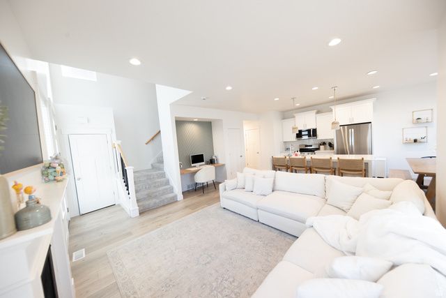 1404 E RUSTIC WOOD CT, Sandy, UT 84092