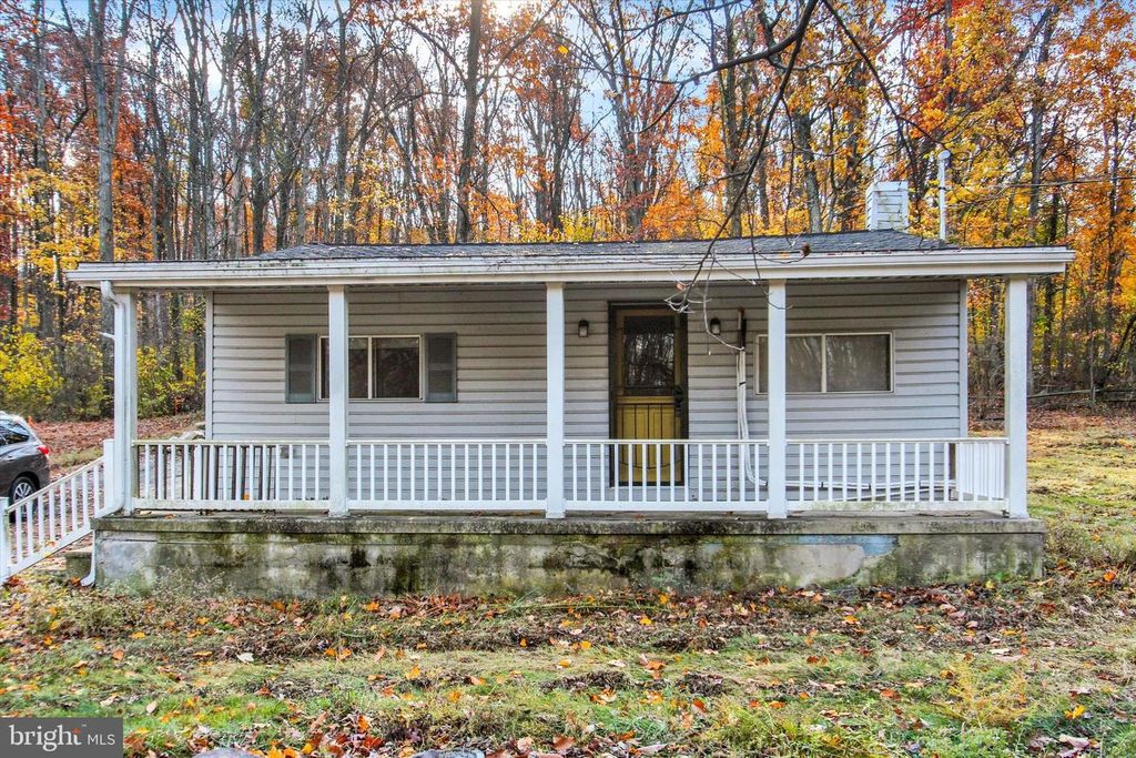 1209 JACKSON SQUARE RD, Spring Grove, PA 17362