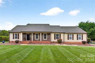3231 Windrow Lane, Matthews, NC 28105