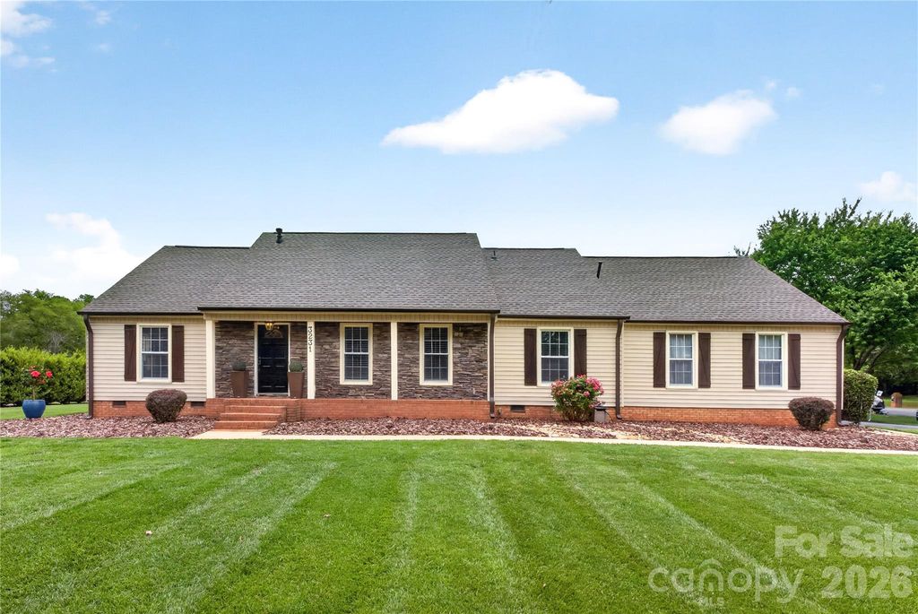 3231 Windrow Lane, Matthews, NC 28105