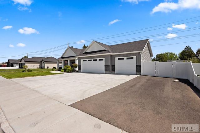 775 Sunset Court, Shelley, ID 83274