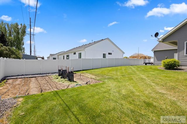 775 Sunset Court, Shelley, ID 83274