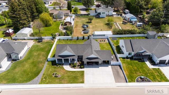 775 Sunset Court, Shelley, ID 83274