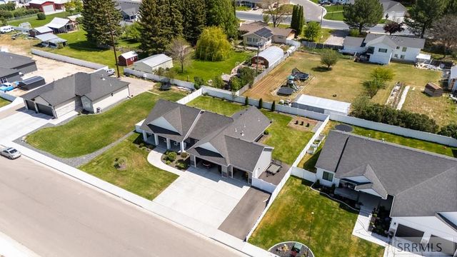775 Sunset Court, Shelley, ID 83274