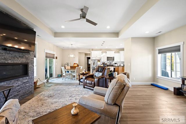 775 Sunset Court, Shelley, ID 83274