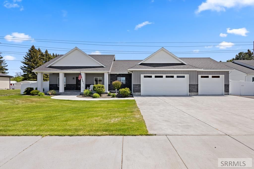775 Sunset Court, Shelley, ID 83274