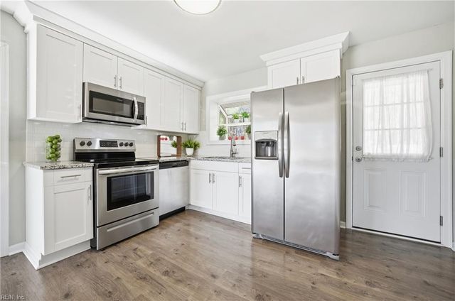 48 Rexford DR, Newport News, VA 23608