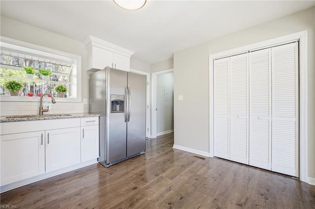 48 Rexford DR, Newport News, VA 23608