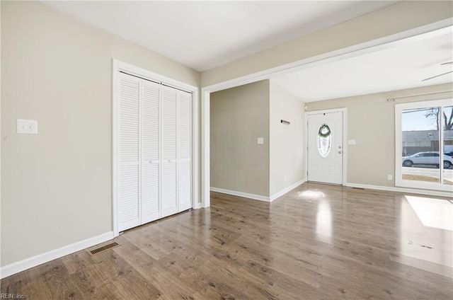 48 Rexford DR, Newport News, VA 23608