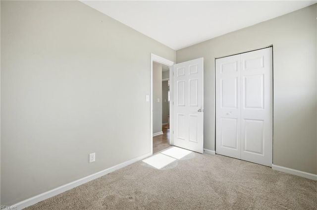 48 Rexford DR, Newport News, VA 23608