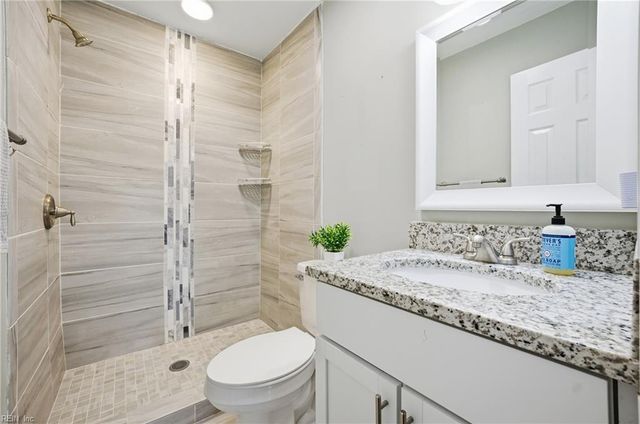 48 Rexford DR, Newport News, VA 23608