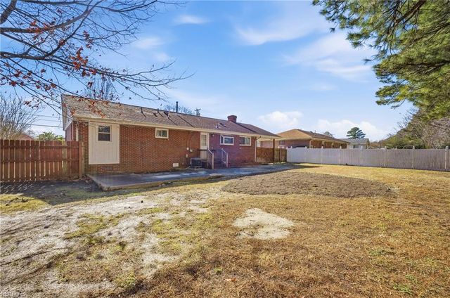 48 Rexford DR, Newport News, VA 23608