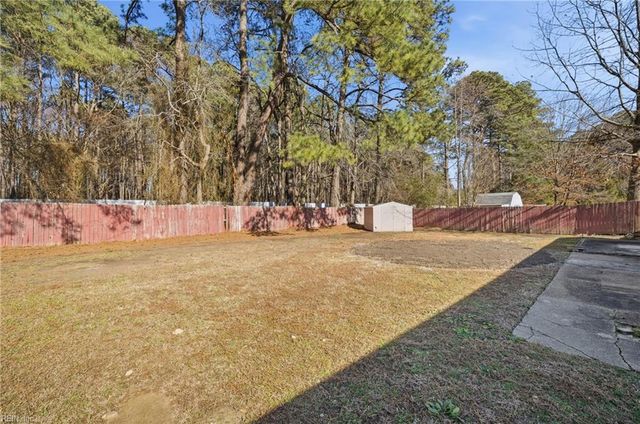 48 Rexford DR, Newport News, VA 23608