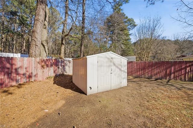 48 Rexford DR, Newport News, VA 23608