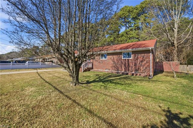 48 Rexford DR, Newport News, VA 23608