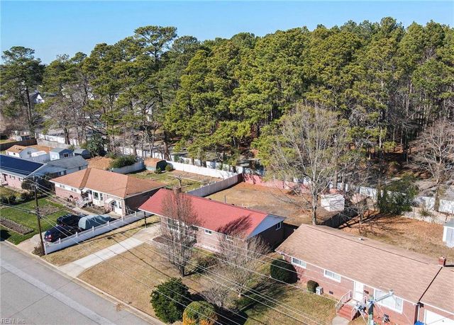 48 Rexford DR, Newport News, VA 23608