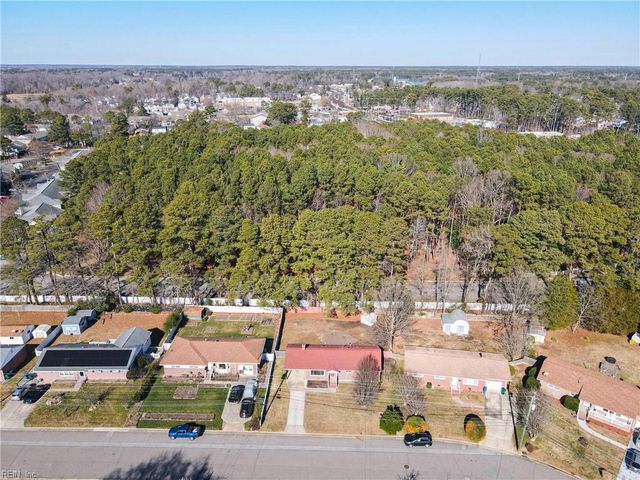 48 Rexford DR, Newport News, VA 23608